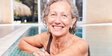 Persona mayor disfruta del Programa de Termalismo del IMSERSO