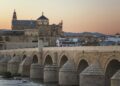 Turismo en Andalucía: Puente Romano y Mezquita Catedral en Córdoba