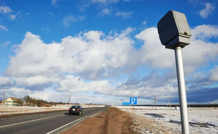 Método de la DGT para que no puedas frenar antes del radar y evitar una multa