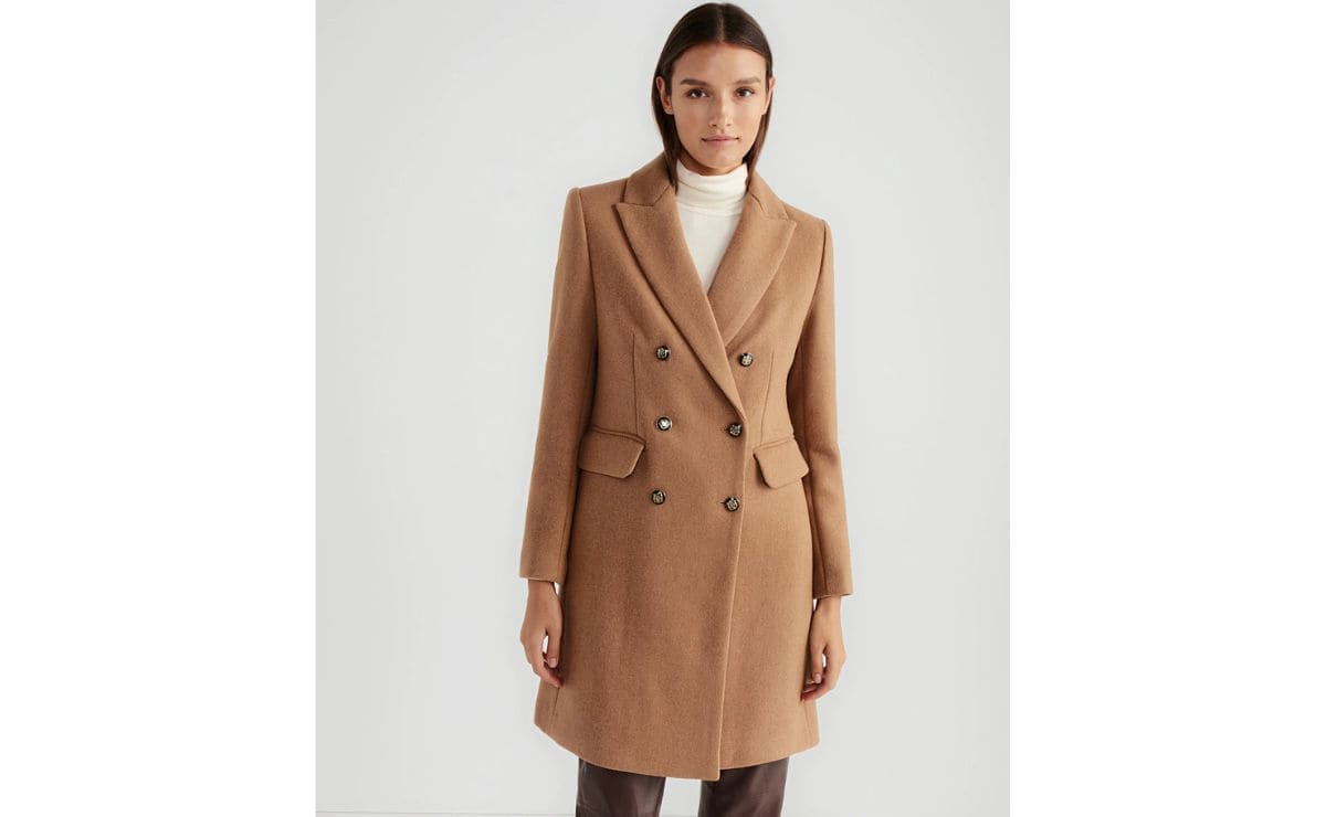 El abrigo más vendido en rebajas de El Corte Inglés disponible en la web