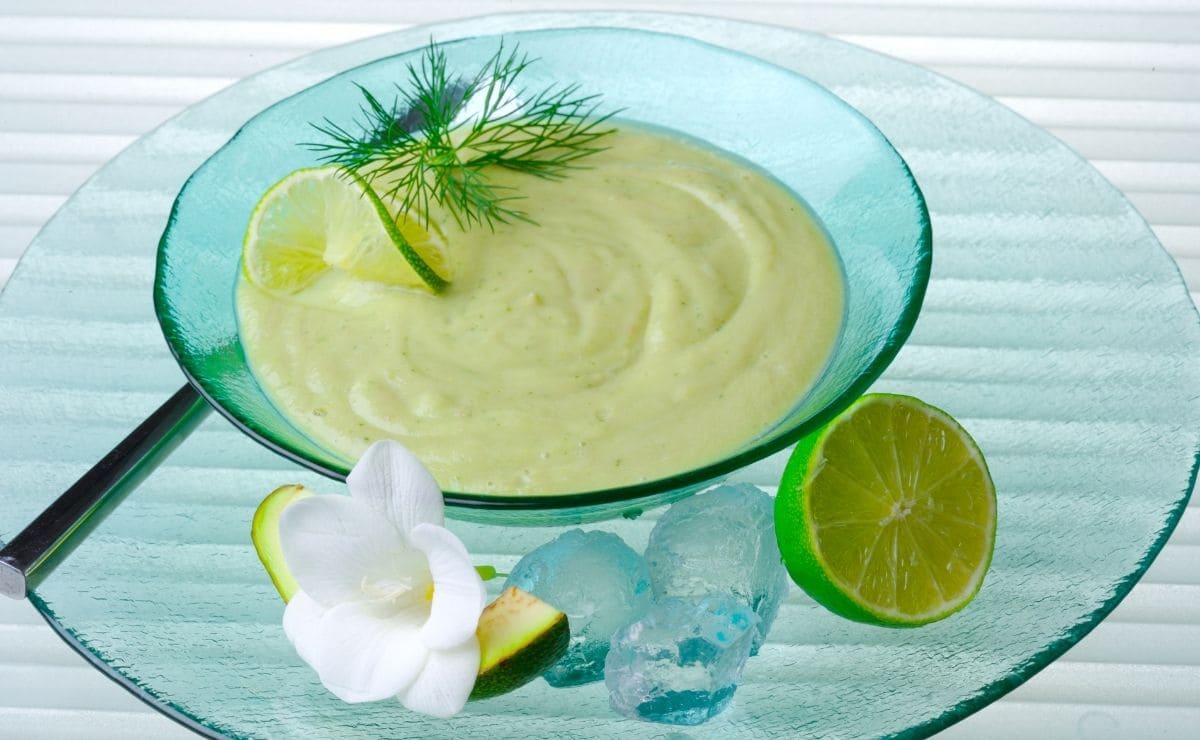 Receta saludable de aguacate con yogur