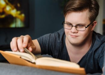 Joven con síndrome de Down CERMI