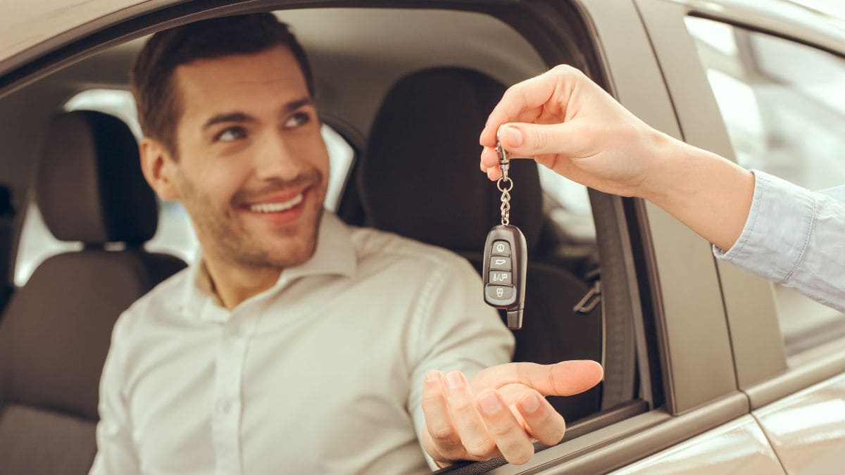 El renting de un coche cuenta con beneficios fiscales en el IRPF o el impuesto de sociedades