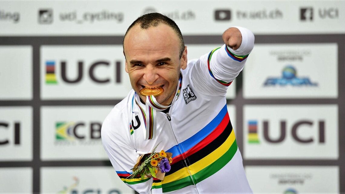 Ricardo Ten, deportista paralímpico, celebra su victoria como Campeón del Mundo de ciclismo