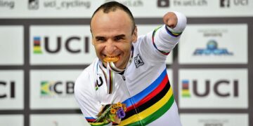 Ricardo Ten, deportista paralímpico, celebra su victoria como Campeón del Mundo de ciclismo