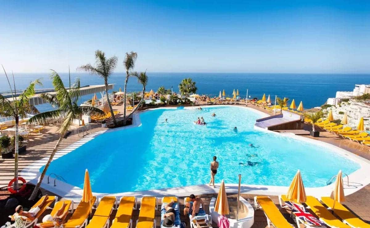 Piscina del Rioso Hotel, el alojamiento que ofrece Viajes El Corte Inglés en Gran Canaria
