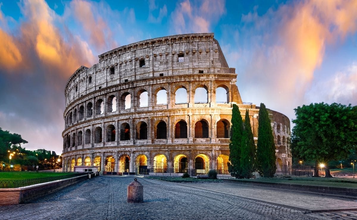 Roma viaje destino comer pizza italiana restaurante turismo Coliseo Europa