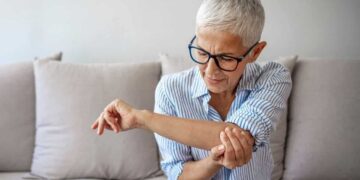 Persona mayor con sarcopenia que le tiene relación con la discapacidad