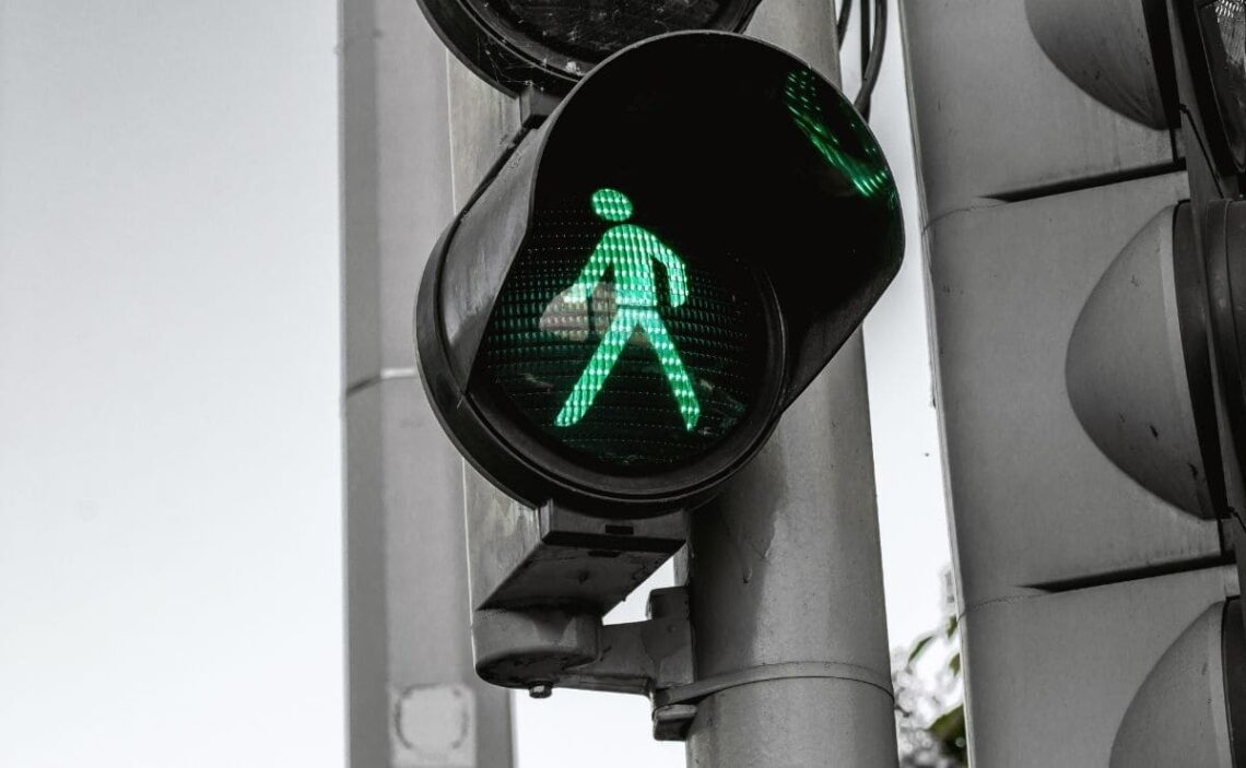 Así deben de ser los semáforos con la nueva normativa de accesibilidad