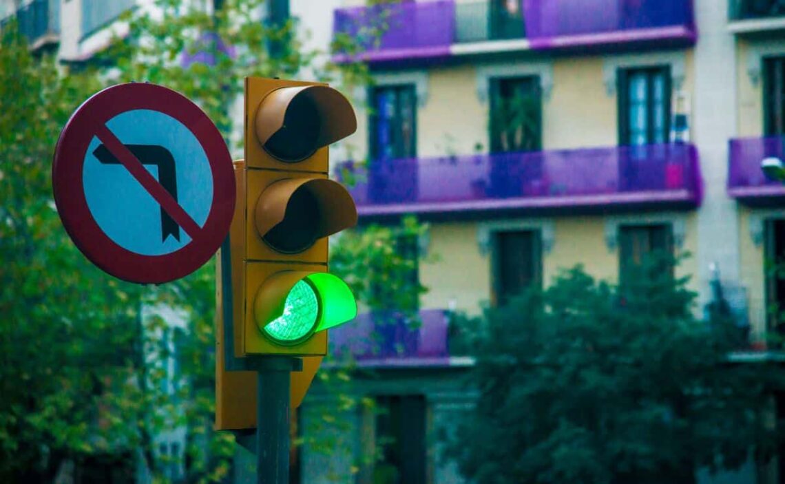 semáforo españa tráfico calle avenida dgt europa paso