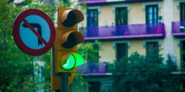 semáforo españa tráfico calle avenida dgt europa paso