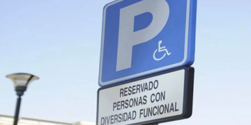 Fuenlabrada sustituye el término “discapacitado” por “diversidad funcional” en las señales de aparcamiento PMR