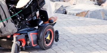 silla móvil discapacidad benidorm vía pública calle