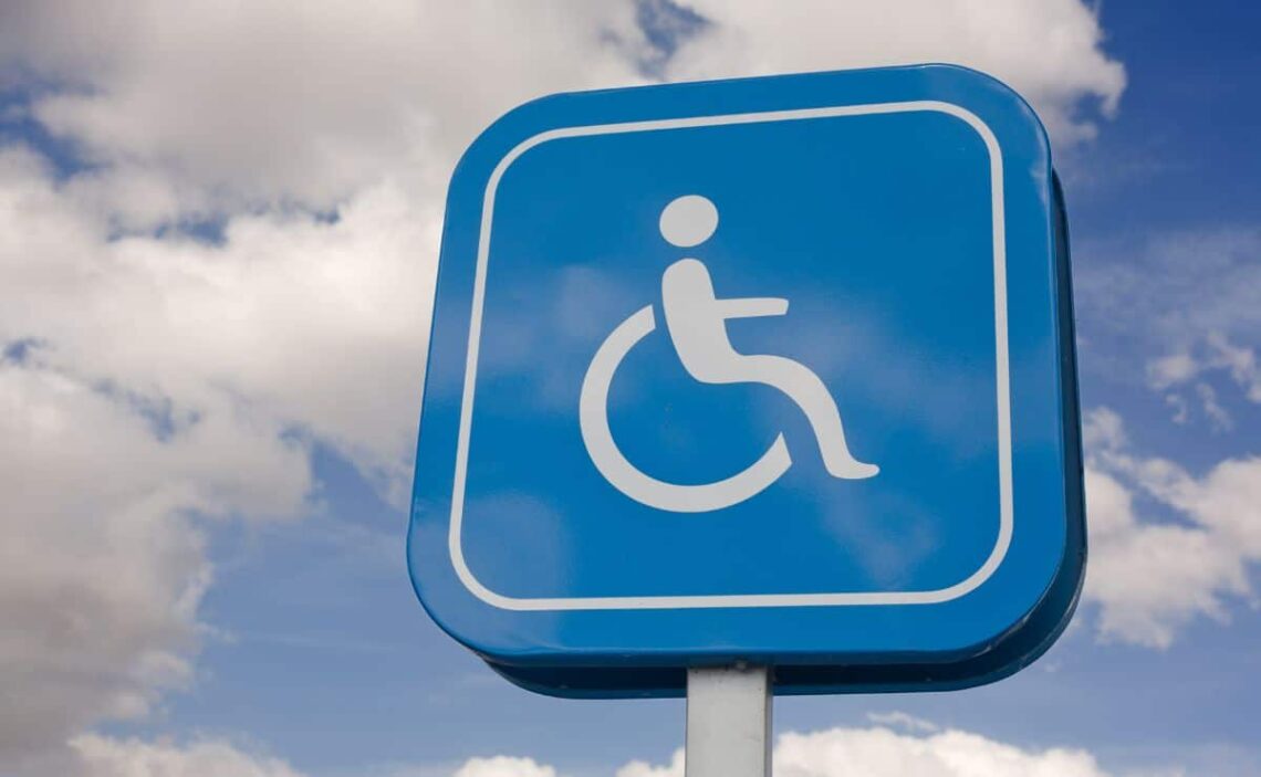 La odisea de Montse, una mujer con discapacidad, para subir al ascensor del metro que se ha hecho viral