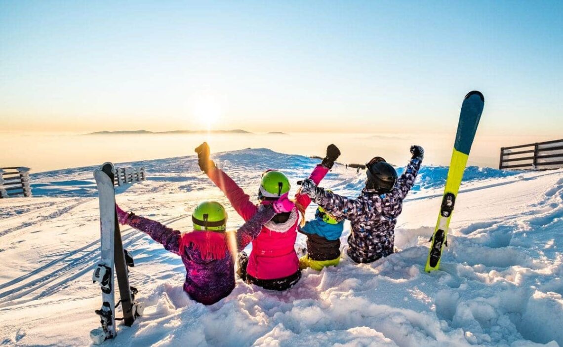 El ski es uno de los deportes de invierno que se puede practicar de manera inclusiva entre personas con y sin discapacidad