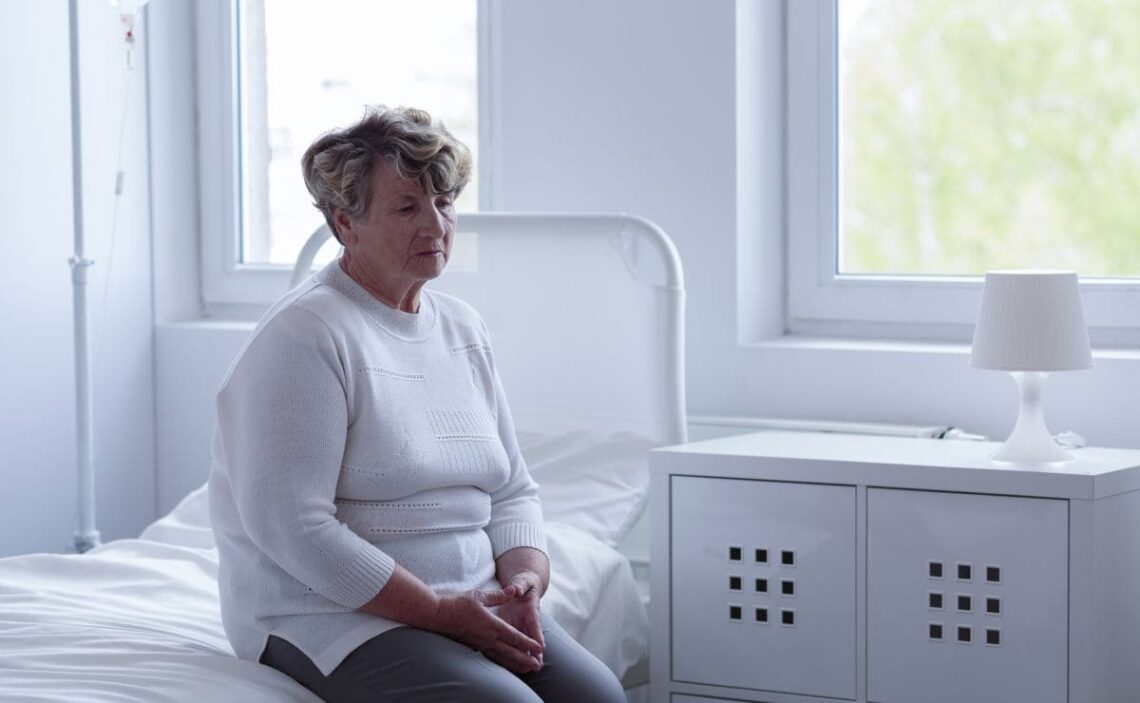 persona mayor en situacion de soledad no deseada