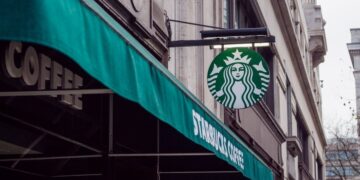 El termo Starbucks Lucy Green es uno de los más vendidos de la cadena