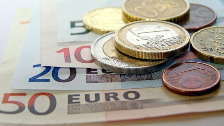 Así subirán las nóminas a millones de empleados públicos en España