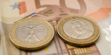 subsidio desempleo prestación ayuda sepe mayores requisitos duración moneda billetes