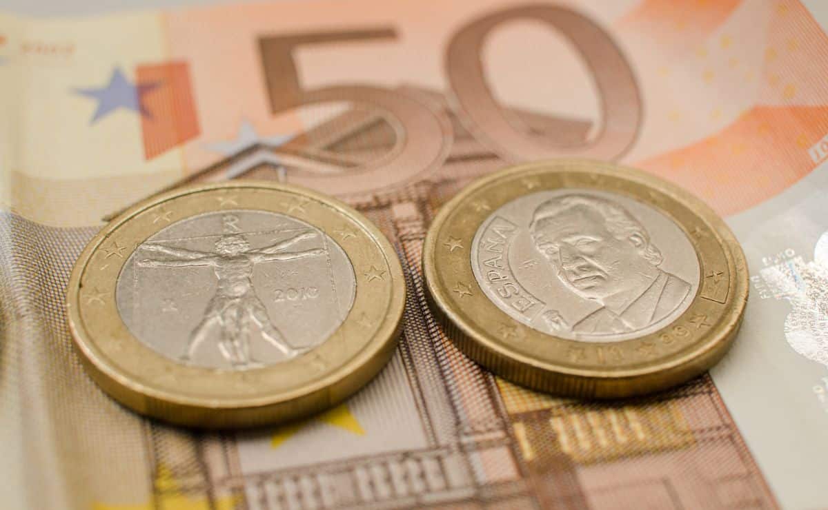 subsidio desempleo prestación ayuda sepe mayores requisitos duración moneda billetes