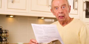 Aviso del SEPE subsidio para mayores de 52 años./ Foto de Canva