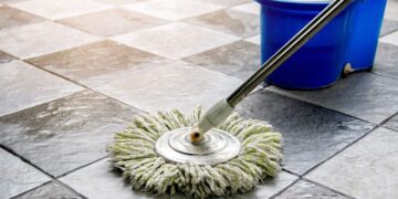 Limpieza de suelos para eliminar huellas