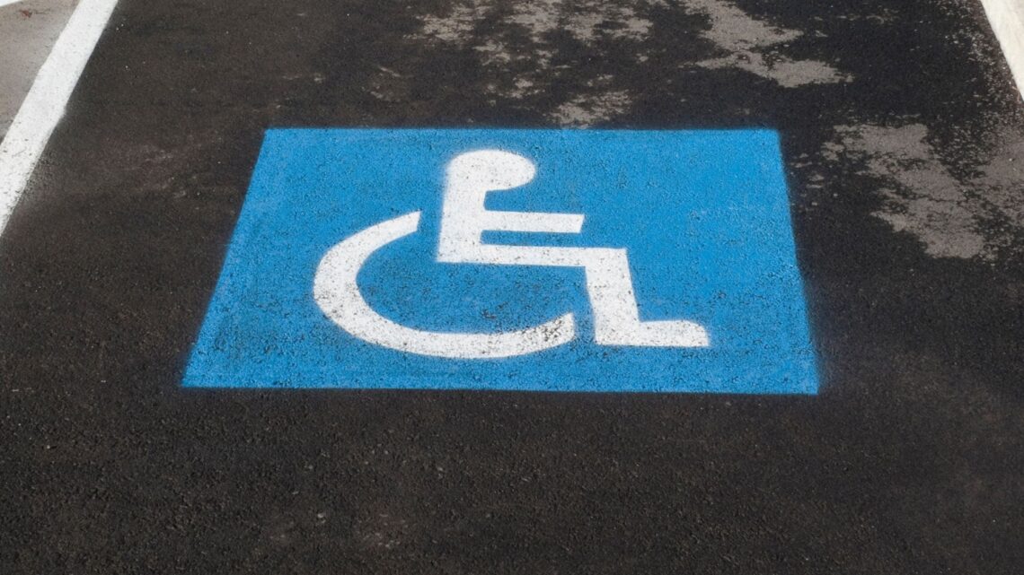 Plaza de aparcamiento para personas con movilidad reducida