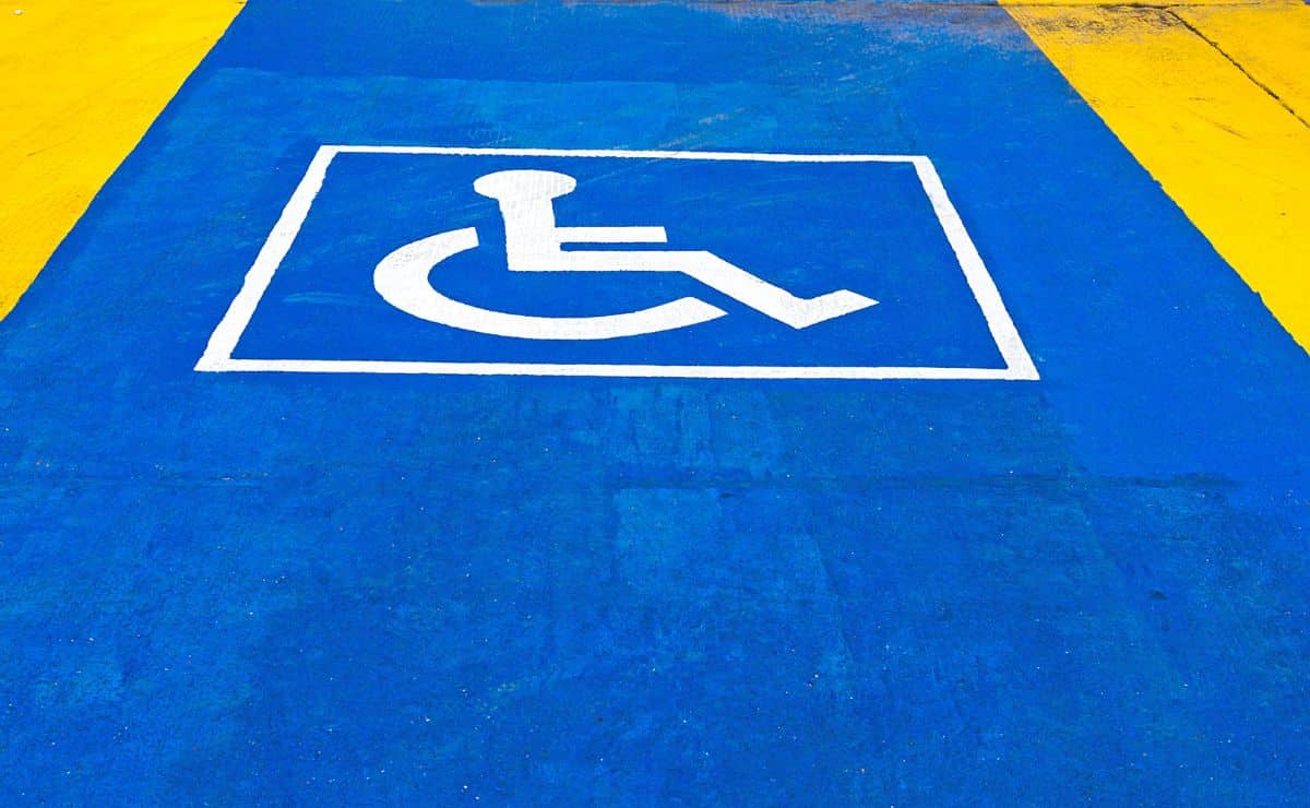 El Gobierno de Navarra crea un registro único para todas las tarjetas de estacionamiento para personas con discapacidad