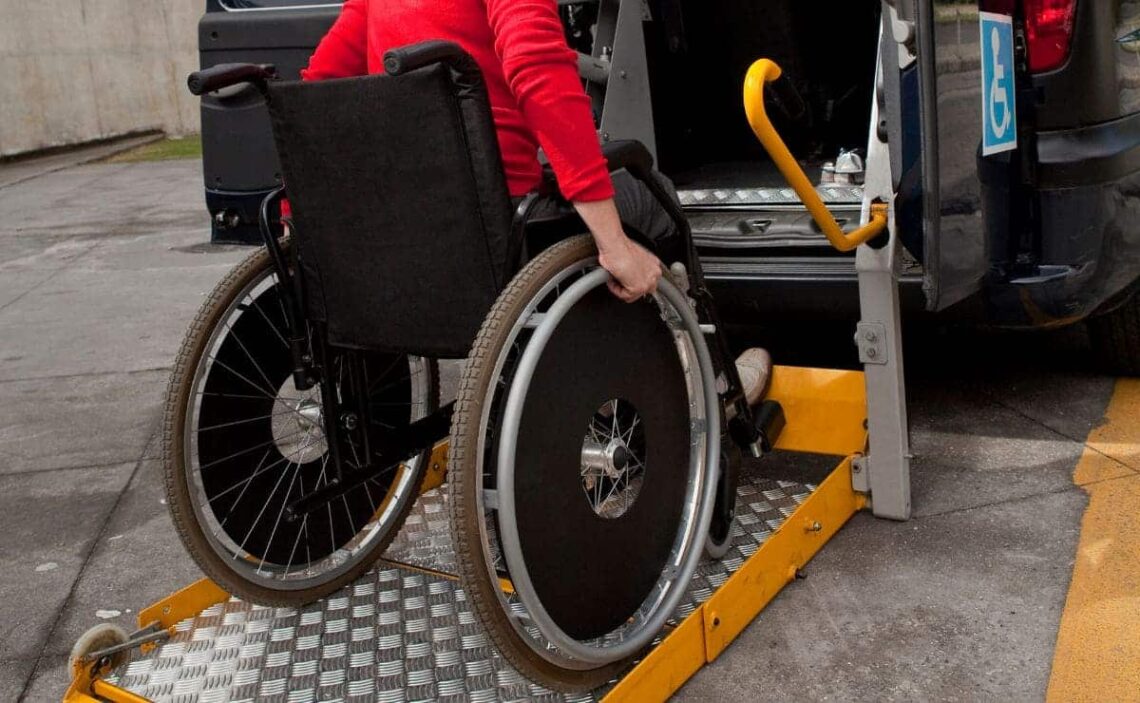 FAMMA Cocemfe denuncia la desaparición del taxi adaptado para personas con movilidad reducida en Madrid