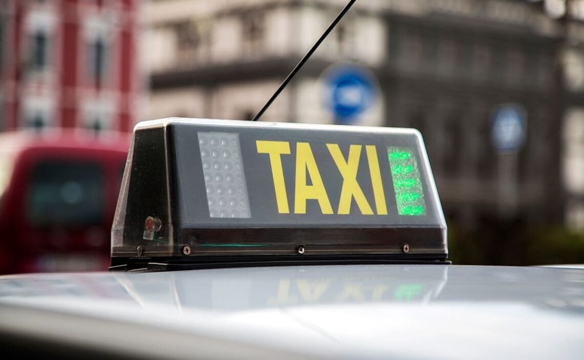 Desde Fekoor solicitan al Ayuntamiento de Bilbao medidas para facilitar a las personas con movilidad reducida el uso del taxi
