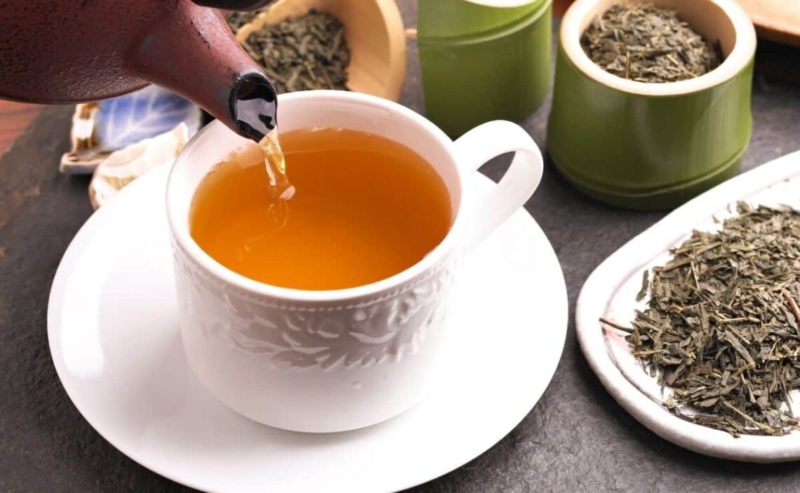Taza de té verde, una infusión beneficiosa para el cuerpo