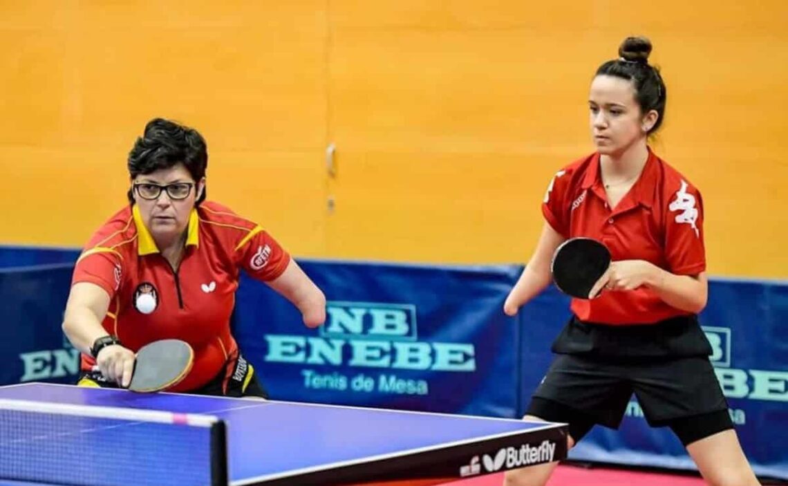 Jugadoras de tenis de mesa con discapacidad