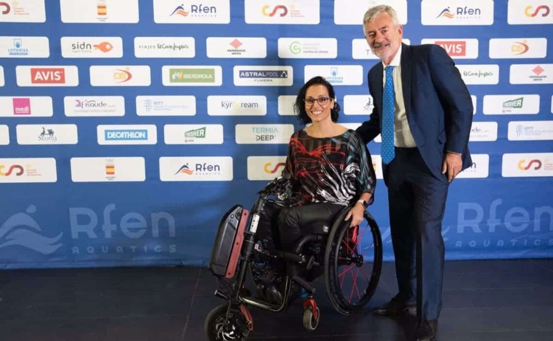 Teresa Perales recibe un premio en la gala 2022 de la RFEN