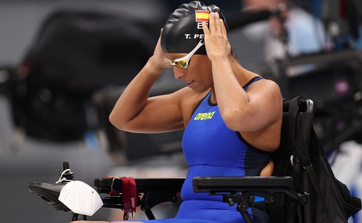 Teresa Perales, deportista con discapacidad, en su silla de ruedas antes de una competición