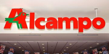 Alcampo cierra 25 supermercados en España: listado de todos los municipios afectados
