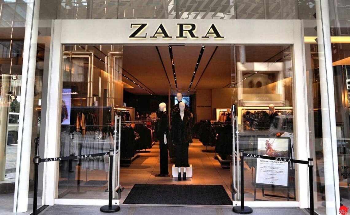 El vestido de flores de Zara ideal para mayores de 50