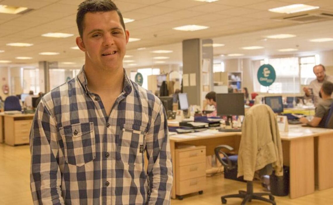 trabajador Clece discapacidad