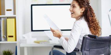 Estos son los casos en los que puedes recibir una pensión por discapacidad y trabajar