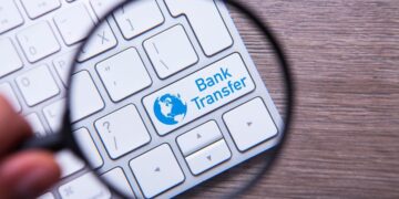 La multa de hasta 2.500 euros que puedes recibir por hacer estas transferencias