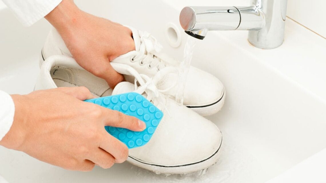 El mejor truco casero para limpiar las zapatillas