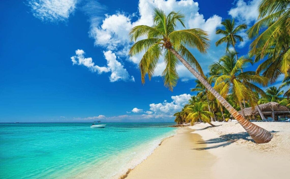 Playa cristalina de Punta Cana, uno de los lugares con más demanda de turismo en el mundo