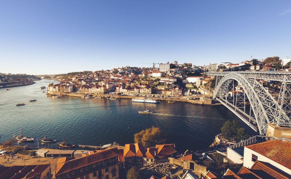 Vista aérea de Oporto, una de las ciudades más visitas por turistas en Portugal