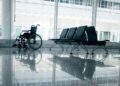 Silla de ruedas en un aeropuerto
