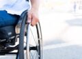 Usuario de silla de ruedas discapacidad