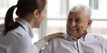 La Región de Murcia reduce el tiempo medio de espera y la lista de personas para la valoración de la dependencia