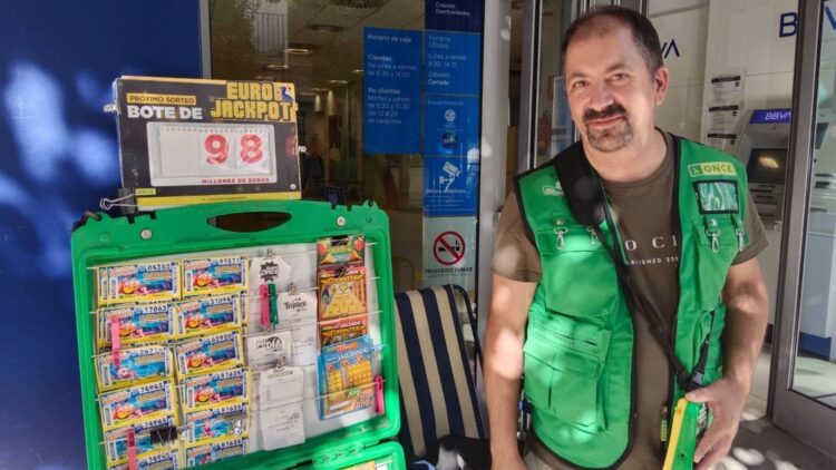 Las personas con discapacidad que van a trabajar en la ONCE deben de cumplir unos requisitos
