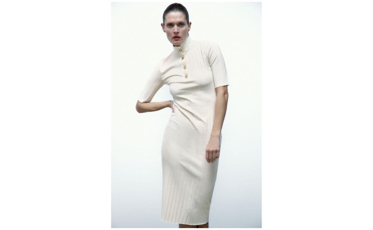 El vestido de canalé más versátil de Zara ahora a mitad de precio en la web