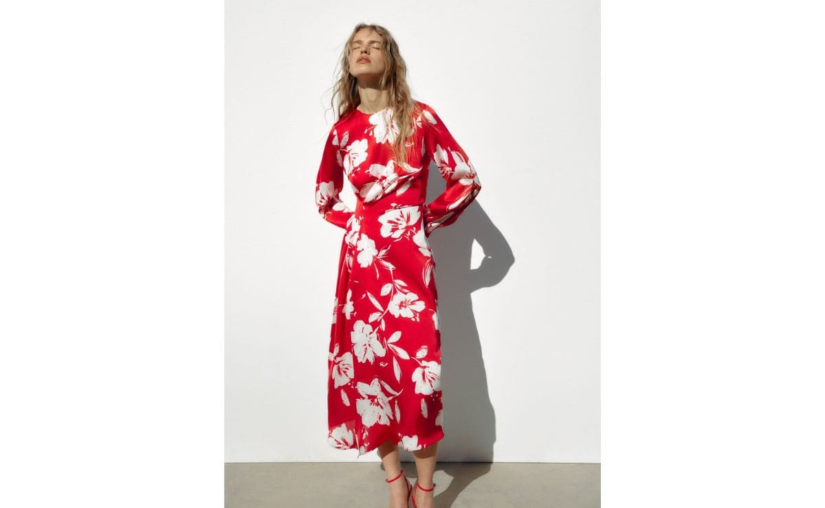 El vestido de flores de Zara ideal para mayores de 50