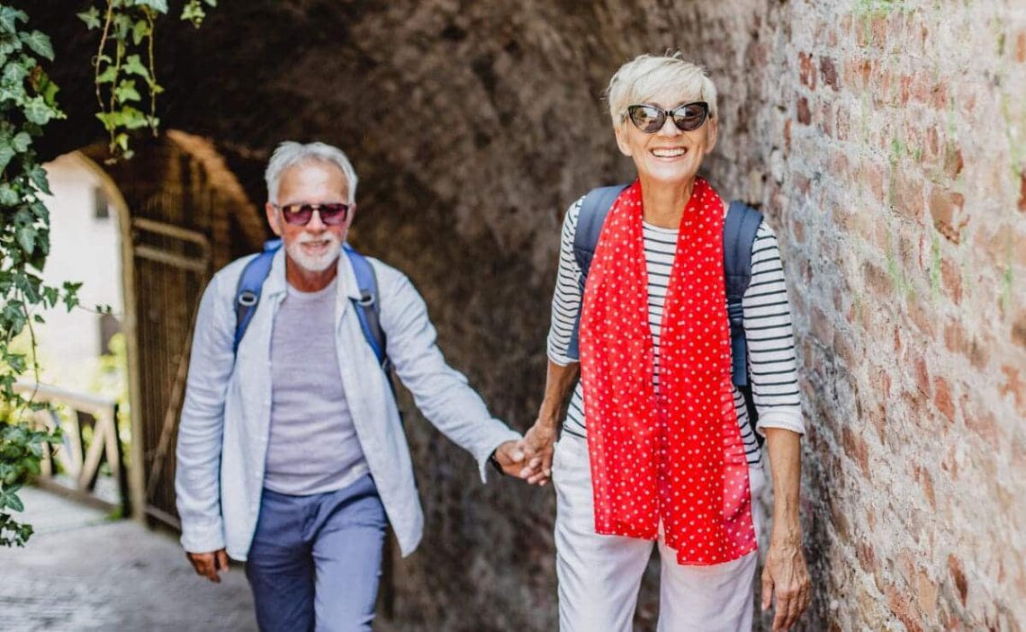Personas mayores durante un viaje de turismo del Instituto de Mayores y Servicios Sociales, conocido como IMSERSO