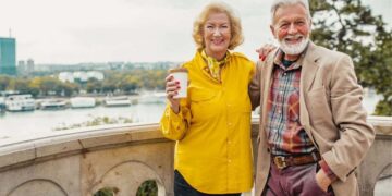 Personas mayores durante un viaje de turismo del Instituto de Mayores y Servicios Sociales, conocido como IMSERSO